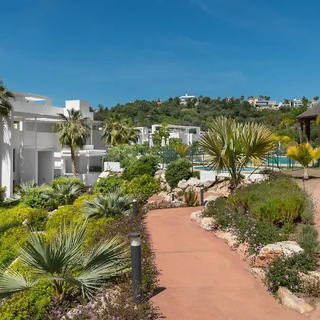 Panoramic Views And Large Garden In Atalaya Hills Apartment