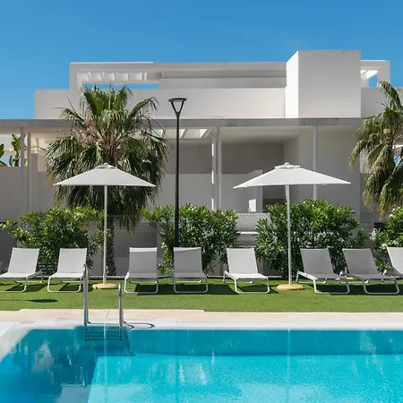 Panoramic Views And Large Garden In Atalaya Hills Apartment